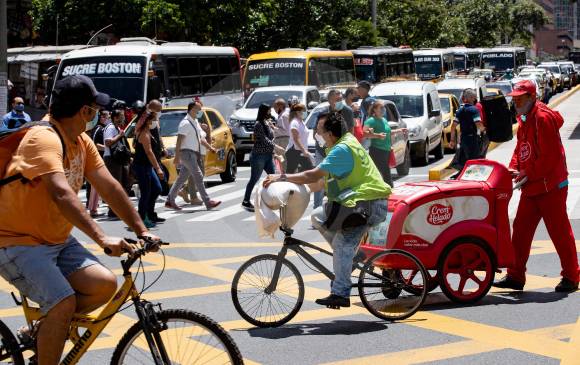 El nuevo Plan Nacional de Seguridad Vial que está en proceso de socialización busca mayor protección para los ciclistas y peatones, que suman el 27 % de muertes por siniestros. FOTO Jaime Pérez