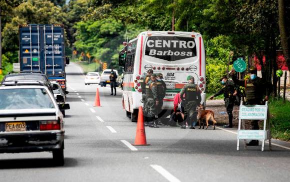 Las autoridades de tránsito y transporte de Antioquia, confirmaron que el Plan Retorno avanza sin mayores novedades en los seis corredores viales que tiene la región. FOTO JAIME PÉREZ 