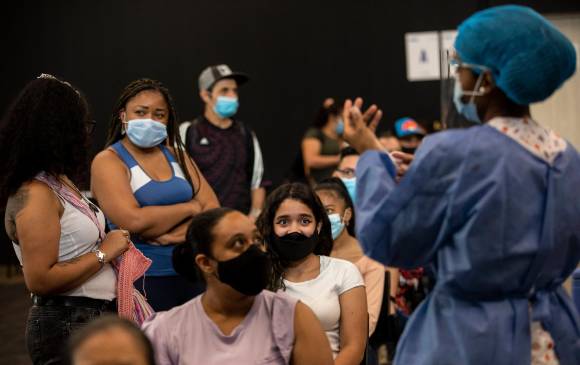 El 32 % de la población en Antioquia ya tiene esquema completo de vacunación. FOTO: CAMILO SUÁREZ