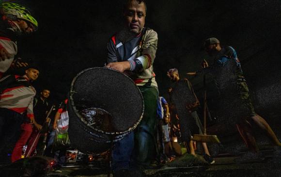 Los participantes se han formado para aprender a tapar los huecos. Foto: Camilo Suárez. 