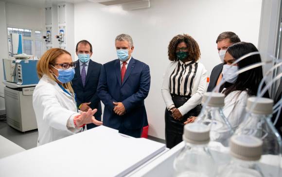 El Presidente volvió a dar al servicio el laboratorio de control al dopaje en el Centro de Alto Rendimiento en Bogotá. FOTO PRESIDENCIA