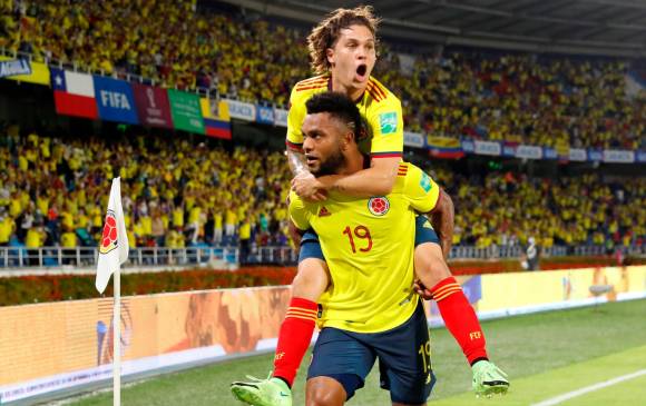 Los aficionados a la Selección Colombia celebraron junto con los jugadores en triunfo en el Estadio Metropolitano de Barranquilla. Foto: EFE