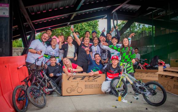 El próximo lunes se iniciará la entrega de bicicletas en Guapí. Andrea y compañía seguirán haciendo gestiones para llevar esta iniciativa a otras regiones. FOTO duver pérez-bmx antioquia