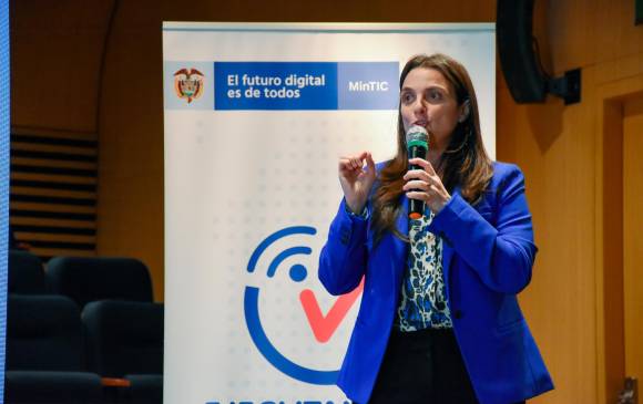 La ministra Karen Abudinen afirmó que la meta de conexión a internet en Antioquia es cobertura de 70%. FOTO cortesía