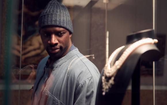 Omar Sy sigue los pasos de su héroe Lupin, un ladrón de guante blanco. FOTO Cortesía Emmanuel Guimier / Netflix