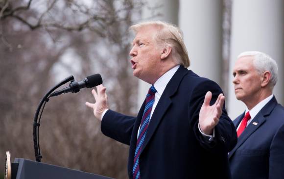 Donald J. Trump estuvo la semana en conferencia de prensa junto a al vicepresidente Mike Pence. FOTO Efe