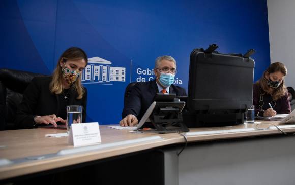 El presidente Iván Duque durante la llamada que sostuvo con Joe Biden, después de 159 días de su llegada a la Presidencia de Estados Unidos. FOTO: presidencia.