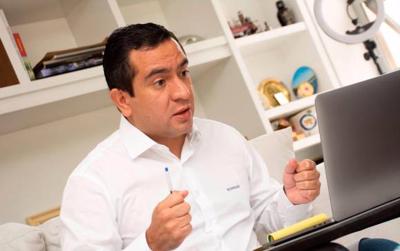 Edward Rodríguez dice que no tiene sanciones éticas que lo descalifiquen para ser precandidato presidencial. Foto: Tomada del Twitter de Edwar Rodríguez.