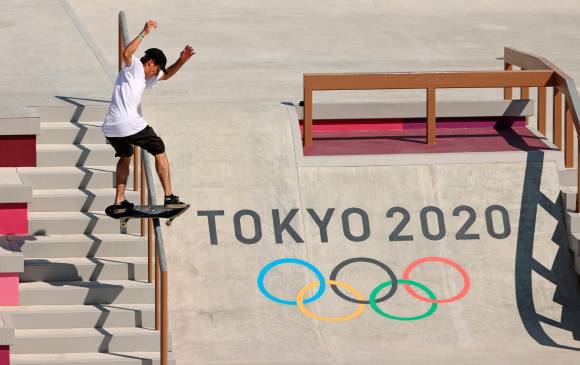 Luis Jhancarlos Gonzalez Ortiz del Team Colombia compite en las Preliminares de Skateboarding Men’s Street en el segundo día de los Juegos Olímpicos. Foto Getty Images