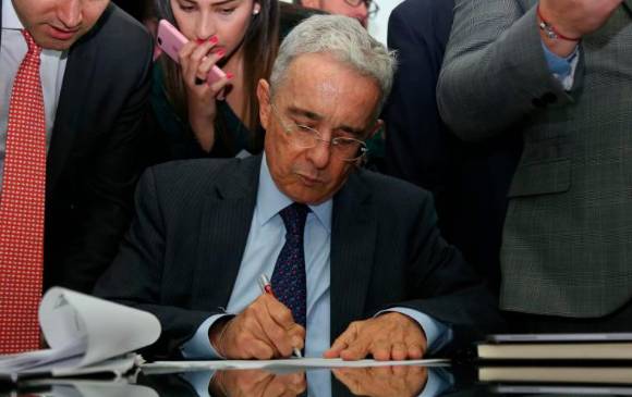 De acuerdo con el fiscal Jaimes, no hay pruebas de que Uribe haya incurrido en los delitos por los cuales se investiga. Foto: Colprensa
