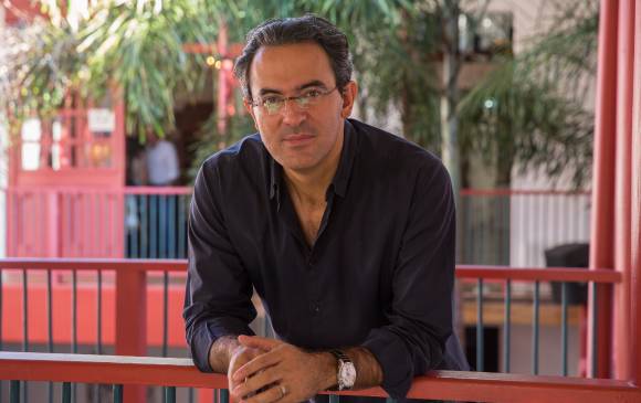 La novela premiada es “Volver la vista atrás”, un relato entre la ficción y la historia que gira alrededor de la vida del cineasta colombiano Sergio Cabrera. Foto: Edwin Bustamante. 