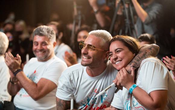 Maluma, junto a su hermana Manuela, en la apertura la sede de El Arte de los sueños, en el barrio Perpetuo Socorro. Foto: Camilo Suárez.