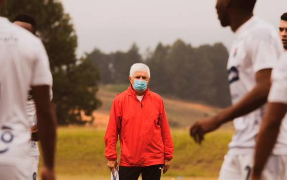 El técnico Julio Comesaña está en el ojo del huracán por las declaraciones que entregó tras la derrota del DIM en Tunja. FOTO CORTESÍA