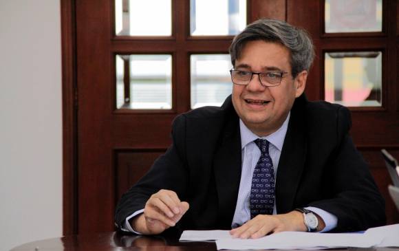 Fernando Grillo, director de Función Pública, destaca además que el 31% de los servidores en el país cuentan con posgrado. FOTO: CORTESÍA