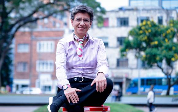 La alcaldesa de Bogotá, Claudia López, amplió las franjas horarias de funcionamiento del pico y placa. FOTO colprensa