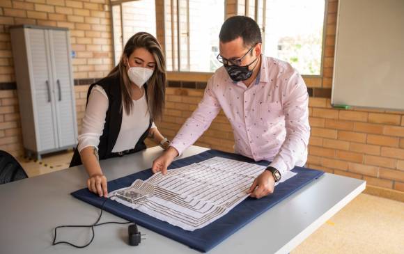 El Smart Bedding fue desarrollado por un grupo de investigadores de la Universidad de Antioquia. Se trata de una sábana inteligente que mide 60 centímetros de alta y 50 de ancha. FOTO Carlos Velásquez