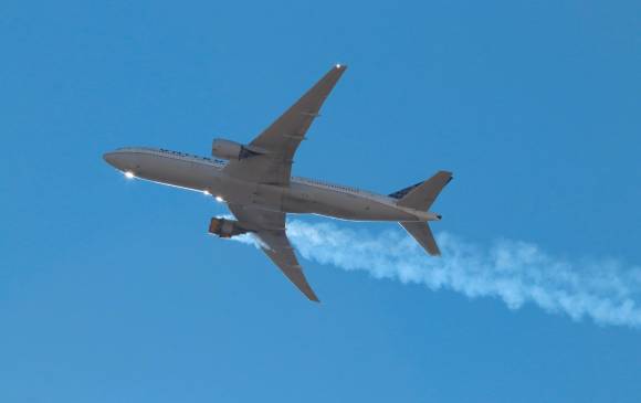 Boeing recomienda suspender vuelos de aviones 777 tras incendio