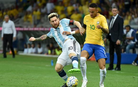 El anhelado duelo Neymar-Messi, que tanto añoran los hinchas suramericanos, no se dará esta vez. FOTO Getty 