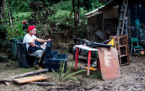 Creciente de la quebrada La Agudelo inundó los sectores de El Pino, La Acuarela, El Portón y el coliseo Carlos Mauro Hoyos. Foto Julio Herrera