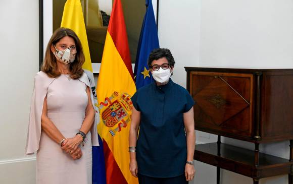 La Vicepresidenta-Canciller en reunión con la ministra de Exteriores de España, Arancha González Laya (d), durante un encuentro celebrado en el Palacio de Viana en Madrid este martes. Foto: EFE