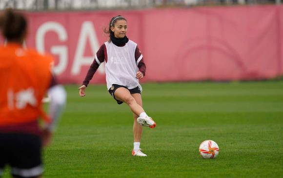 La jugadora antioqueña, de 27 años de edad, es la capitana del Sevilla en primera división de España. FOTO cortesía @sevilla fc