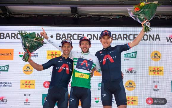 Un podio histórico consiguió el equipo Ineos tras hacer el 1, 2, 3 con el inglés Adam Yates, el australiano Richi Porte y el galés Geraint Thoma. FOTO Cortesía www.voltacatalunya.cat