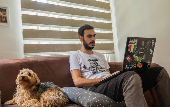 La nueva ley del trabajo en casa define que los implementos y herramientas para el trabajo deben ser suministrados por el empleador. FOTO Carlos Velásquez