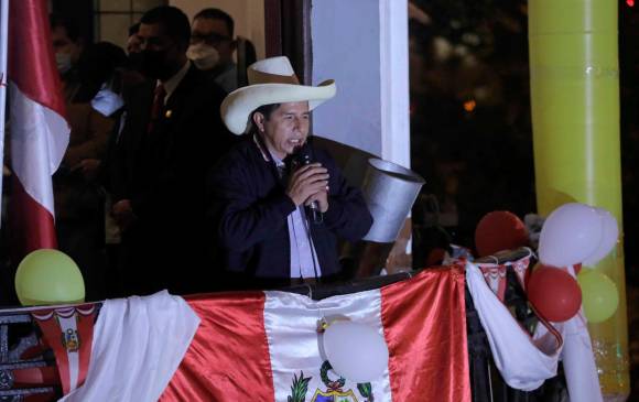 Pedro Castillo sería el virtual presidente del Perú, según las proyecciones faltando por contabilizar un 0,705 % de los votos. FOTO EFE