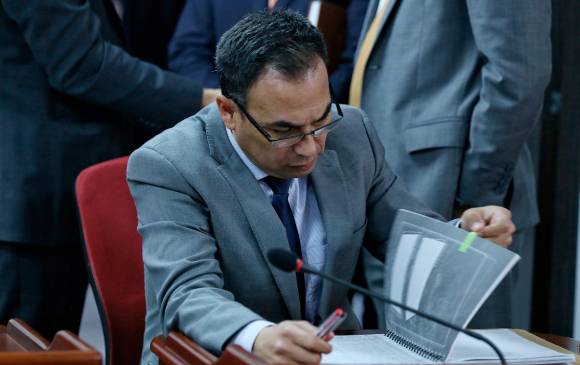 Ante la Corte Suprema de Justicia se presentó este lunes el general retirado Jorge Romero, para la audiencia preparatoria por el juicio que se le sigue en su contra. Foto: Colprensa
