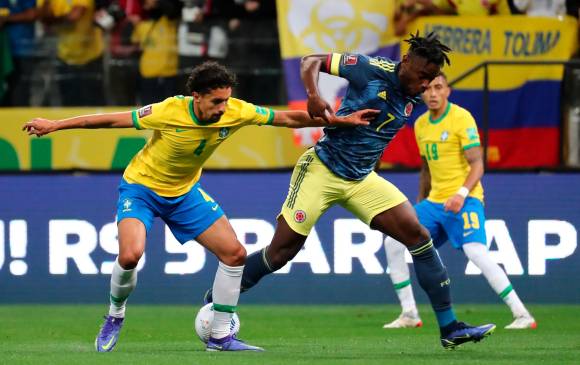 Duván Zapata sigue en racha negativa con la Selección Colombia. FOTO EFE