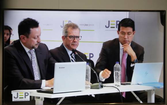El general (r) Mario Montoya no ha perdido su condición de postulado ante la JEP. FOTO: JEP