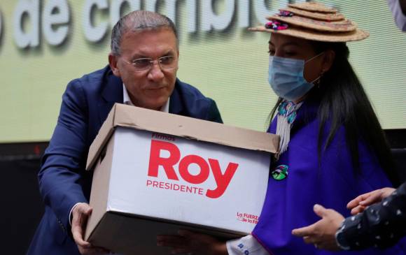 Aunque fue el primero en llevar las firmas de manera oficial a la Registraduría, Roy Barreras desistió de su postulación presidencial en las últimas horas. FOTO: Cortesía Campaña Roy Barreras. 