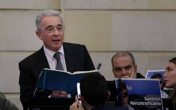 Álvaro Uribe presidió en su finca en Rionegro la reunión con sus precandidatos para elegir el mecanismo interno. FOTO Colprensa