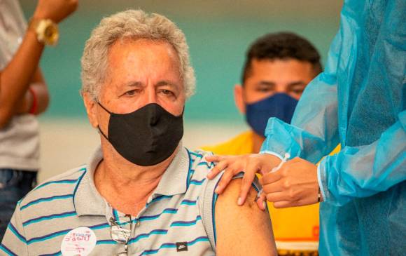 Los cambios entre los intervalos de vacunas contra covid dependen de dos conceptos: evidencia y disponibilidad. FOTO CARLOS VELÁSQUEZ.