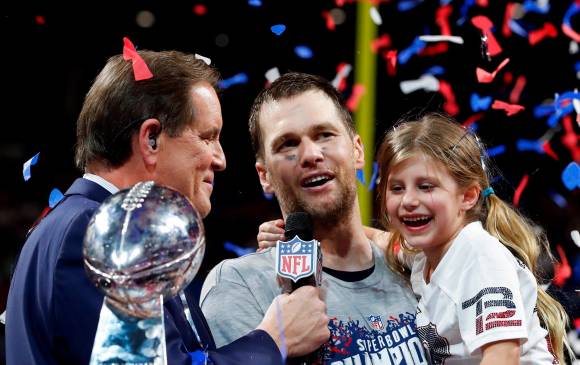 Tom Brady junto a su hija Vivian, después de ganar el Super Bowl en el 2019. FOTO EFE 