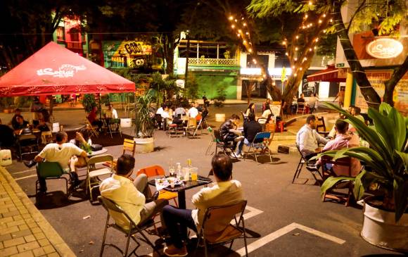 Bares y restaurantes están entre los directos beneficiarios de las nuevas gabelas tributarias ofrecidas por la alcaldía de Medellín. FOTO CARLOS VELÁSQUEZ
