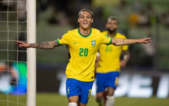 El jugador Antony celebra su primer gol con Brasil, tanto que concretó el 3-1 ante Venezuela. FOTO TOMADA @CBF_Futebol