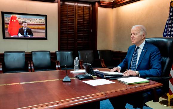 El presidente de Estados Unidos, Joe Biden, ya había sostenido una cumbre con su homólogo de China, Xi Jinping, sin conseguir que ese país condenara la invasión de Rusia a Ucrania. FOTO: EFE