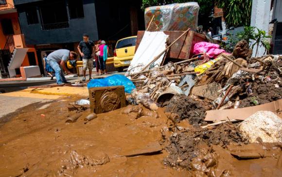 Varias familias quedaron afectadas por inundaciones en el barrio Zamora, de Bello. FOTOS Edwin Bustamante.