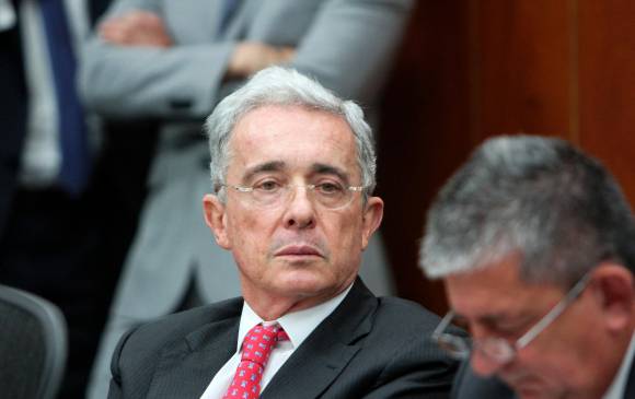 El expresidente Álvaro Uribe asegura que las cifras de la JEP sobre falsos positivos están sesgadas y buscan desacreditar su gobierno. FOTO COLPRENSA