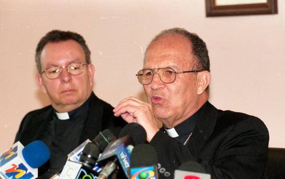Monseñor Alberto Giraldo Jaramillo (a la izquierda) se había retirado desde 2010. FOTO: COLPRENSA.