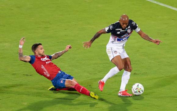DIM predominó en la posición del balón, pero le faltó efectividad en la definición. FOTO CARLOS VELÁSQUEZ