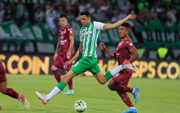 Giovanni Moreno hizo su debut en el Atanasio y se sigue poniendo en forma para volver a su mejor nivel. Frente al equipo tolimense tuvo pocos espacios para maniobrar. FOTO jaime pérez