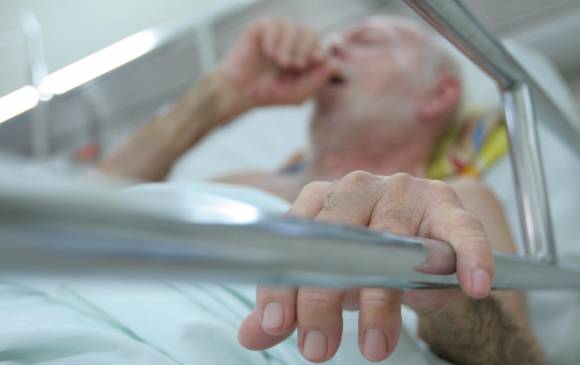 Los pacientes que tienen una enfermedad crónica, degenerativa que afecta su calidad de vida pueden solicitar cuidados paliativos con su médico tratante. Foto: Germán Espinal. Colprensa.