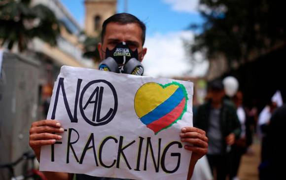 Ciudadanos y estudiantes de todo el país se han manifestado en contra de la práctica del fracking en Colombia. FOTO COLPRENSA 