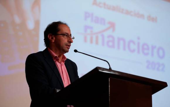 José Manuel Restrepo, ministro de Hacienda, presentó este viernes el Plan Financiero 2022. FOTO: MinHacienda