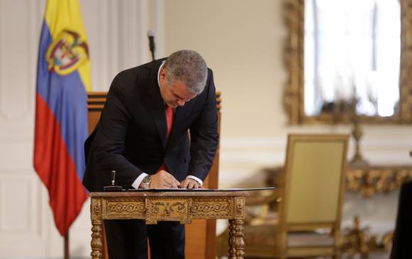 El presidente Duque firmó el decreto que reglamenta los subsidios para las empresas que generen nuevos empleos para jóvenes. FOTO Colprensa