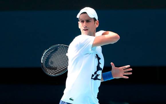 Novak Djokovic desde el pasado lunes entrena en Australia y prepara su participación en lo que será el primer Grand Slam del 2022. FOTO EFE