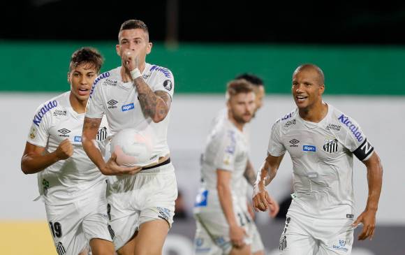 Los jugadores de Santos buscarán darle a su club su cuarto título en la historia de la Libertadores y el 20 a Brasil. El país más vencedor del certamen es Argentina con 25 conquistas. FOTO EFE