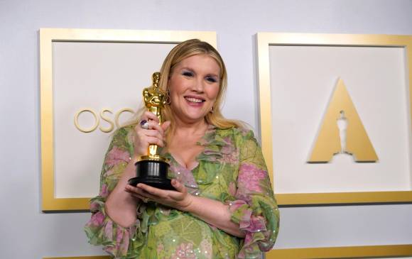 Emerald Fennell escribió y dirigió Hermosa Venganza, recibió su primer Óscar por su guión. FOTO EFE